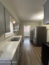 3445 Allison Way in Louisville, KY - Foto de edificio - Building Photo