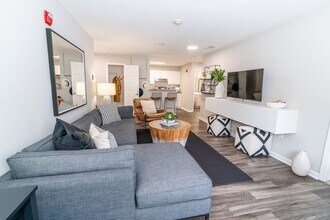 Merion Milford Apartment Homes in Milford, CT - Foto de edificio - Building Photo