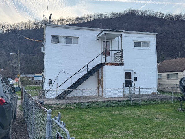 303 82nd St in Marmet, WV - Building Photo - Building Photo