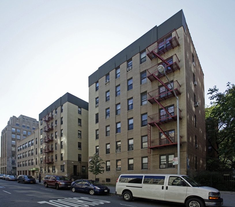 89-20 161st St in Jamaica, NY - Foto de edificio