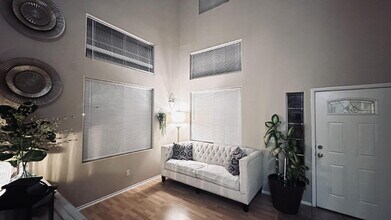 7720 Respect Ave in Las Vegas, NV - Building Photo - Building Photo