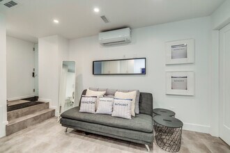 19 Claremont St in Toronto, ON - Building Photo - Building Photo