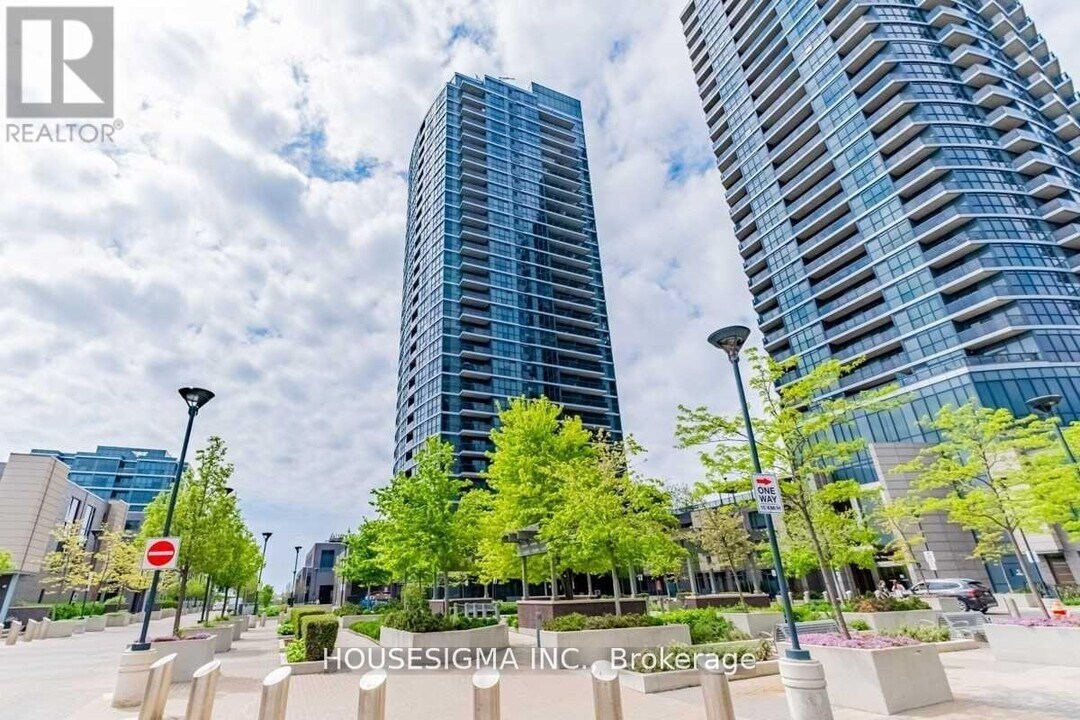 9 Valhalla Inn Rd in Toronto, ON - Building Photo