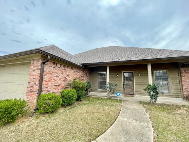 property at 646 Huntington Dr