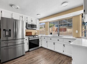 13901 Hidden Valley Rd in Victorville, CA - Foto de edificio - Building Photo