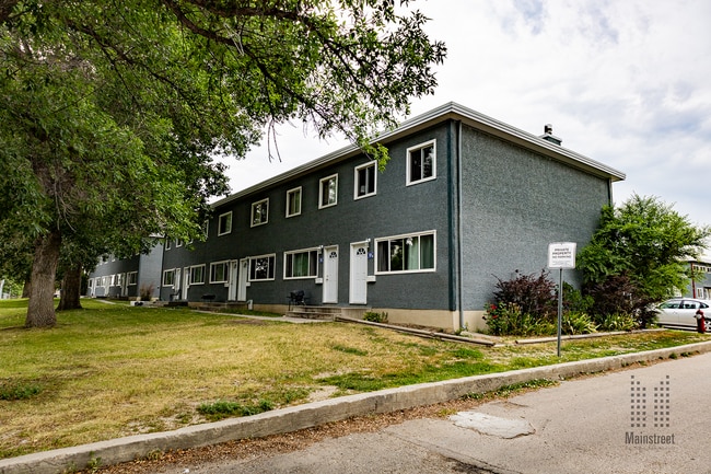 Highland Park Townhomes in Lethbridge, AB - Foto de edificio - Building Photo