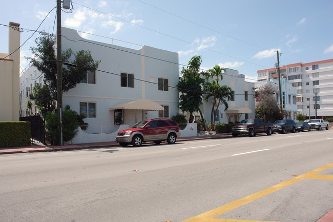 7928 Harding Ave in Miami Beach, FL - Building Photo - Building Photo