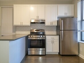 2730 N Wayne Ave, Unit 2 in Chicago, IL - Building Photo - Building Photo