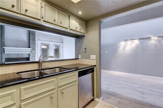 1010 W Rundberg Ln in Austin, TX - Building Photo - Building Photo