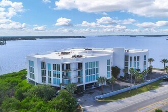 1375 Beach Rd in Englewood, FL - Foto de edificio - Building Photo