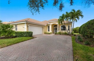 7243 Brambury Ct in Sarasota, FL - Building Photo