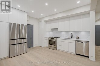 27 Scotland Rd in Toronto, ON - Building Photo - Building Photo