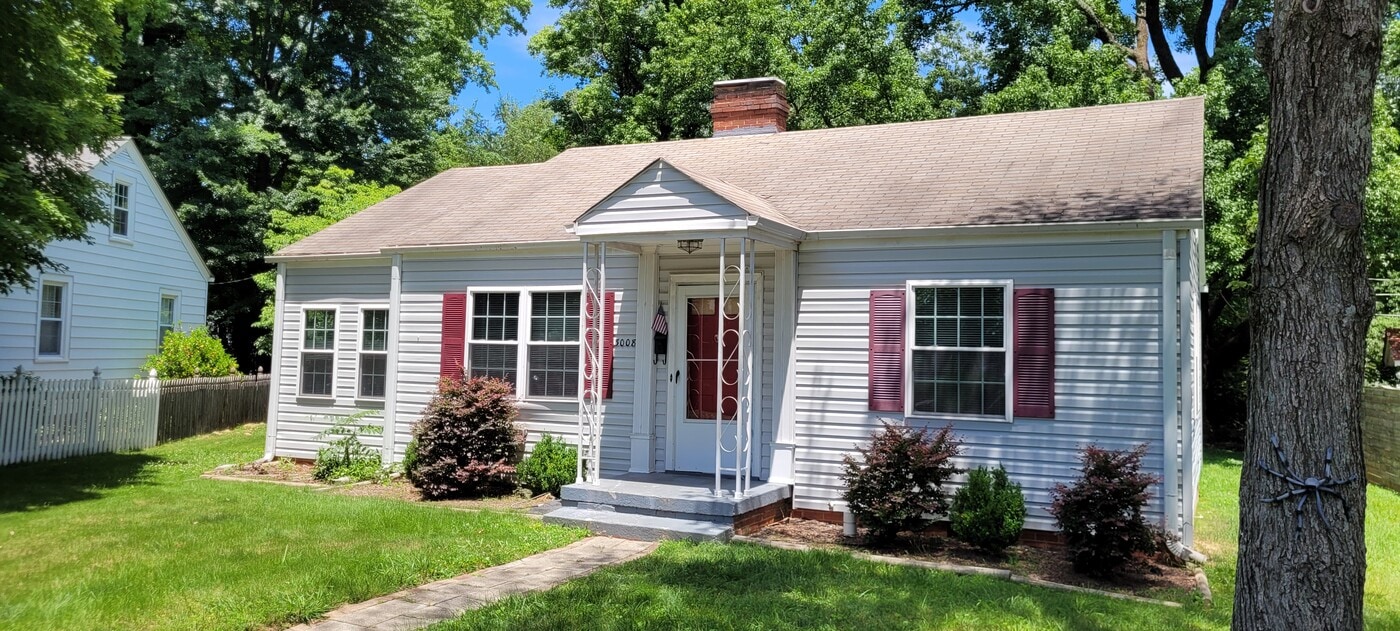 3008 Peebles Dr in Greensboro, NC - Foto de edificio