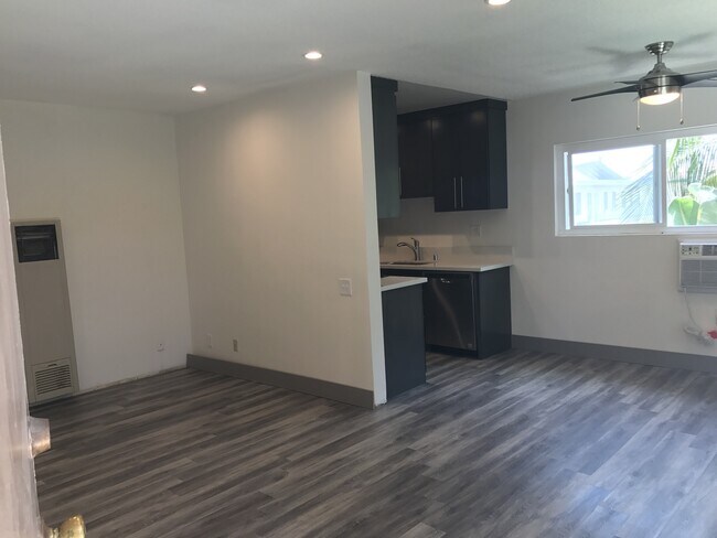 12737 Matteson Ave, Unit 5 in Los Angeles, CA - Building Photo - Building Photo