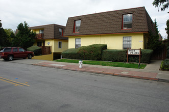 Four Palms Apartments in Sunnyvale, CA - Building Photo - Building Photo