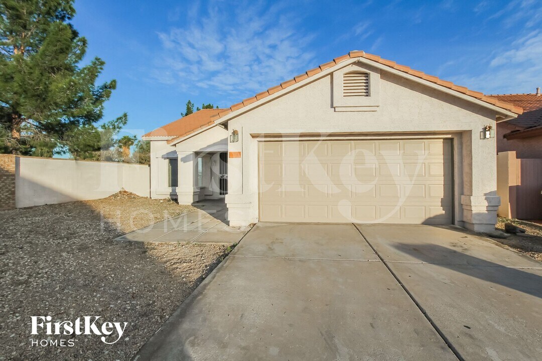 15243 N 66th Dr in Glendale, AZ - Foto de edificio