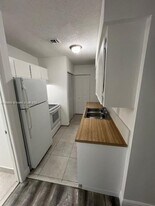 18336 NW 68th Ave in Hialeah, FL - Building Photo
