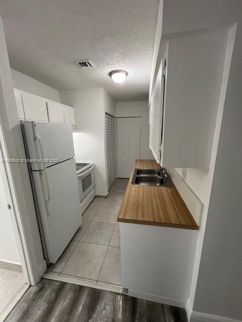 18336 NW 68th Ave in Hialeah, FL - Building Photo