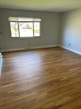 4865 Dierker Rd in Upper Arlington, OH - Foto de edificio - Building Photo