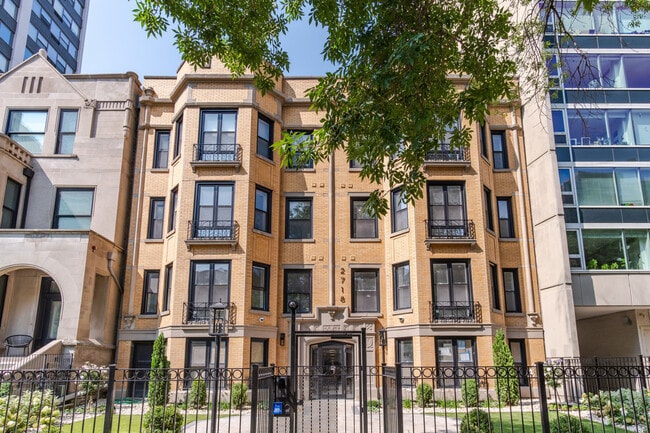 property at 2718 N Hampden Ct