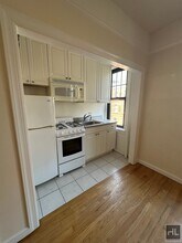 West 10th Street in New York, NY - Building Photo - Building Photo