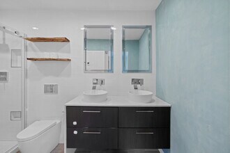 505 Meadow Hall Dr in Rockville, MD - Building Photo - Building Photo