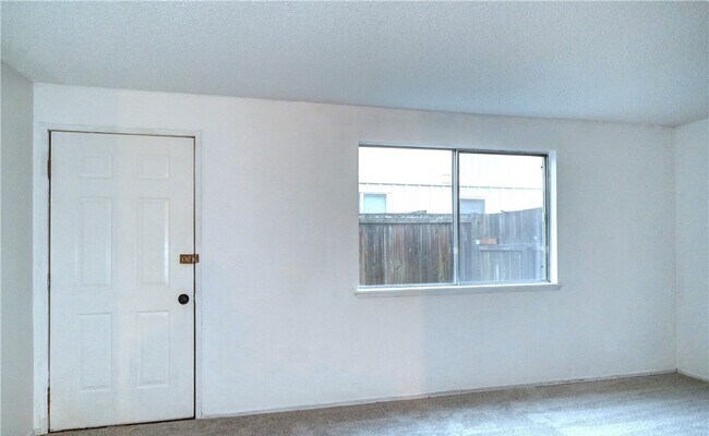 10332 15th Avenue Ct E, Unit Townhouse in Tacoma, WA - Building Photo - Building Photo