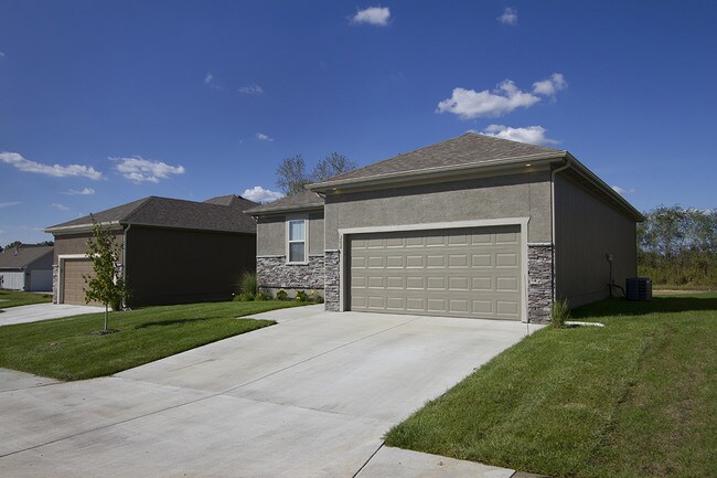 Greystone Villas in Grain Valley, MO - Foto de edificio - Building Photo