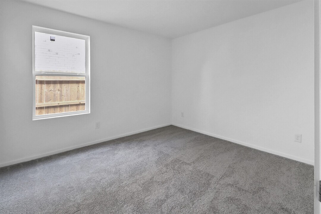 9023 Rose Pelican Ln in Baytown, TX - Building Photo