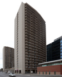 Continental Towers East in Calgary, AB - Building Photo - Building Photo