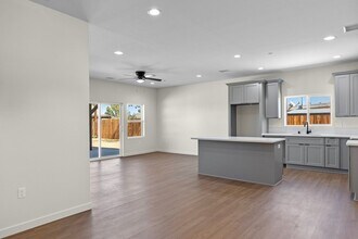 8457 Great Cir Dr in California City, CA - Building Photo - Building Photo