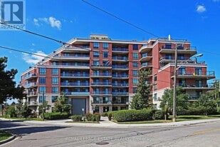 3655 Kingston Rd in Toronto, ON - Building Photo