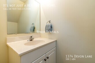 1374 Devon Ln in Harrisonburg, VA - Building Photo - Building Photo