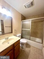 23228 Daffodil Dr in California, MD - Building Photo