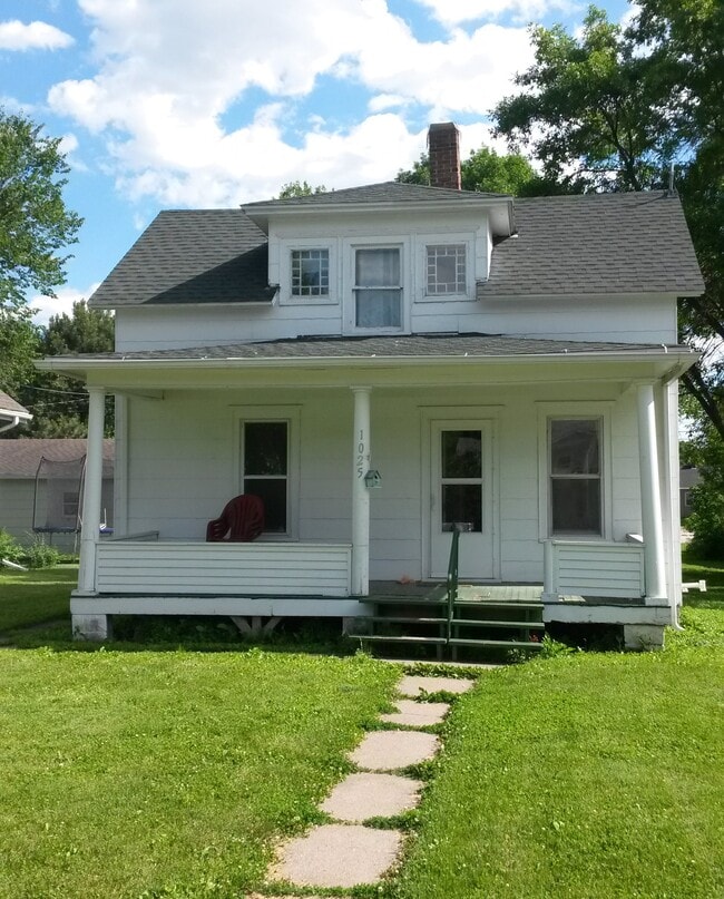 property at 1025 E 10th St