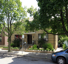 8 Norris Cres in Toronto, ON - Building Photo - Building Photo