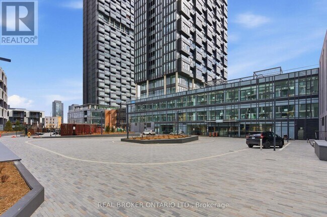 1 Quarrington Ln in North York, ON - Building Photo - Building Photo