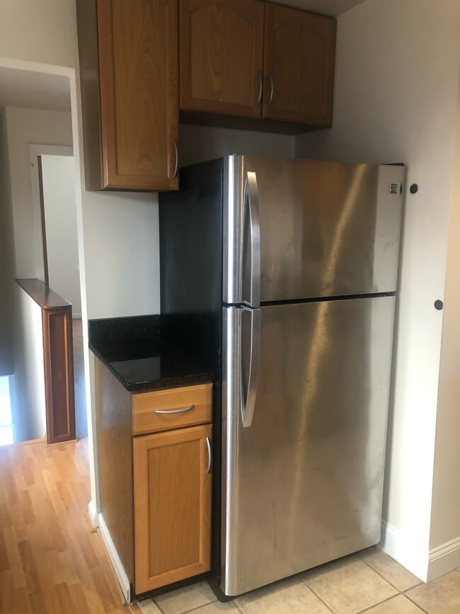 32 W Montgomery St, Unit A in Baltimore, MD - Building Photo - Building Photo