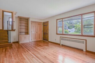 33 Chestnut St in Huntington, NY - Building Photo - Building Photo