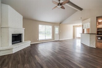 14003 Apple Dr in Sugar Land, TX - Building Photo - Building Photo