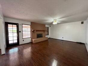 1052 Monte Largo Dr NE in Albuquerque, NM - Building Photo - Building Photo