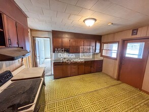 502 E 3rd Ave in Mitchell, SD - Building Photo - Building Photo