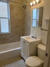 241 W 23rd St, Unit Second Floor in Chicago, IL - Building Photo - Building Photo