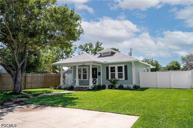 4058 39th Ave N in St. Petersburg, FL - Building Photo - Building Photo