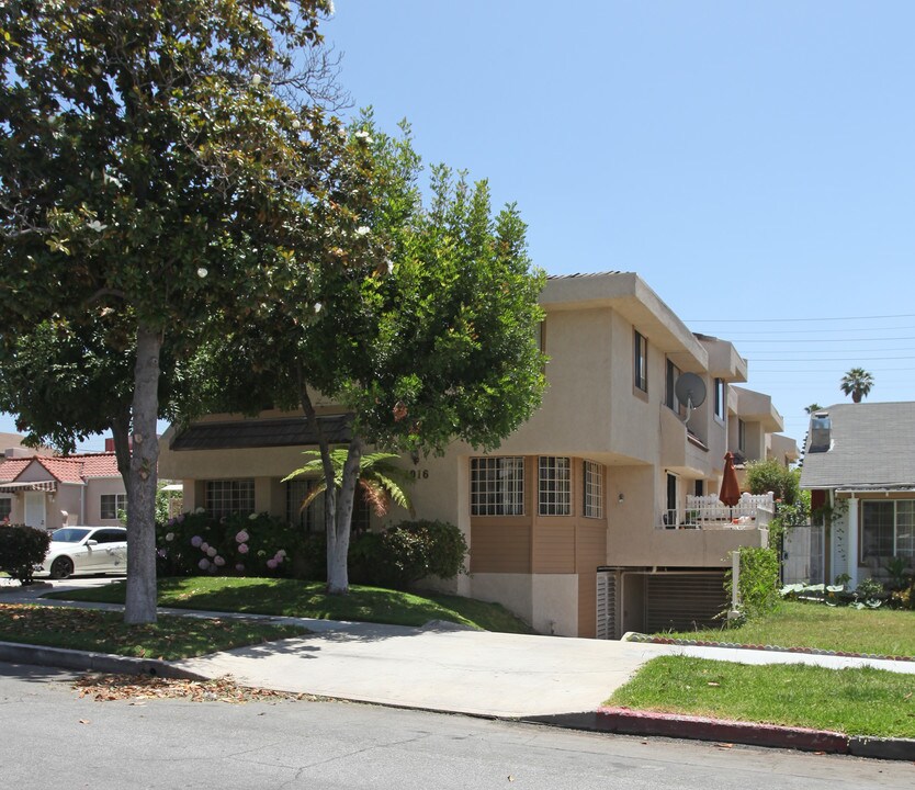 1016 Raymond Ave in Glendale, CA - Building Photo