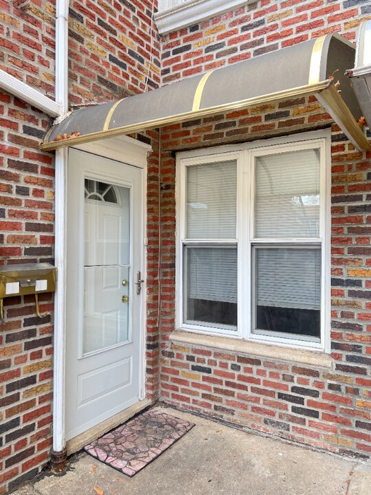 8838 19th Ave in Brooklyn, NY - Foto de edificio