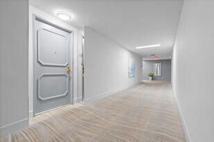 900 Island Dr in Rancho Mirage, CA - Building Photo