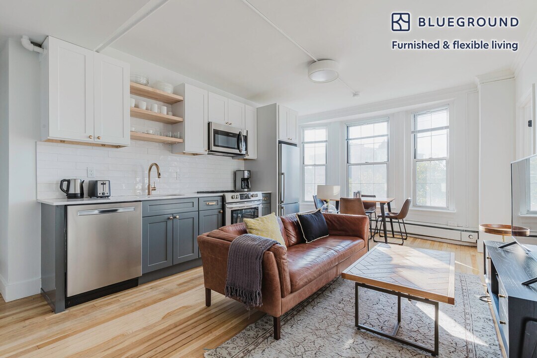 1284 Beacon St, Unit FL4-ID1080 in Brookline, MA - Building Photo