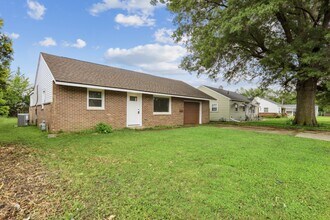 714 Bethume Ct in Champaign, IL - Building Photo - Building Photo