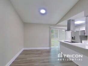 1297 Voyager St in Deltona, FL - Foto de edificio - Building Photo